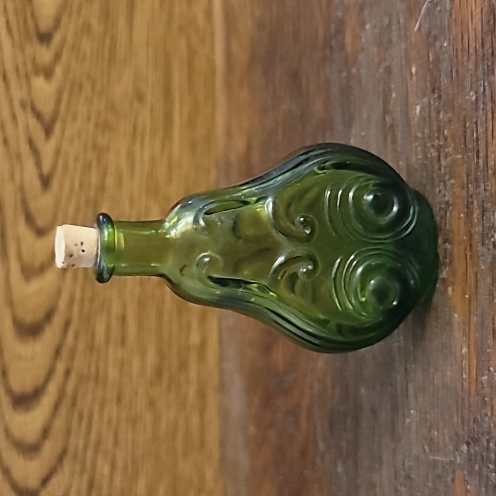 VINTAGE WHEATON GREEN GLASS SCROLL WHISKEY FLASK BOTTLE
